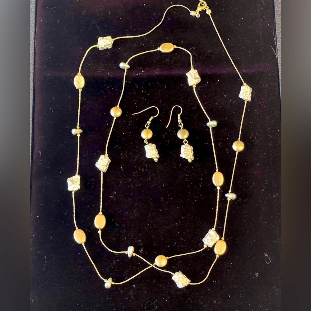 Silver / Gold Tone Statement Necklace/earrings with Geometric Shapes 40”